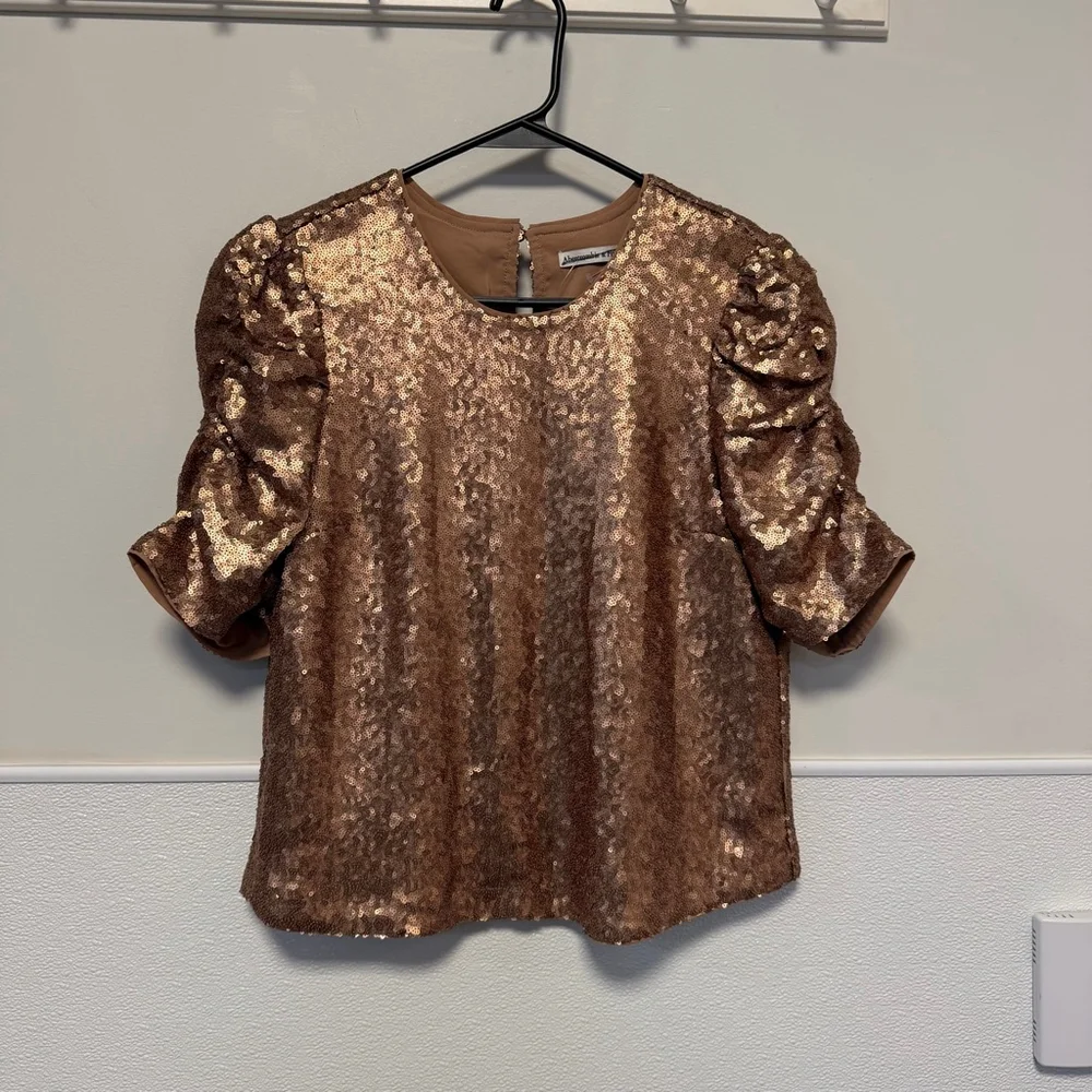 Women's Abercrombie & Fitch M Gold Bronze Sequin Puff Sleeve Blouse New NWOT